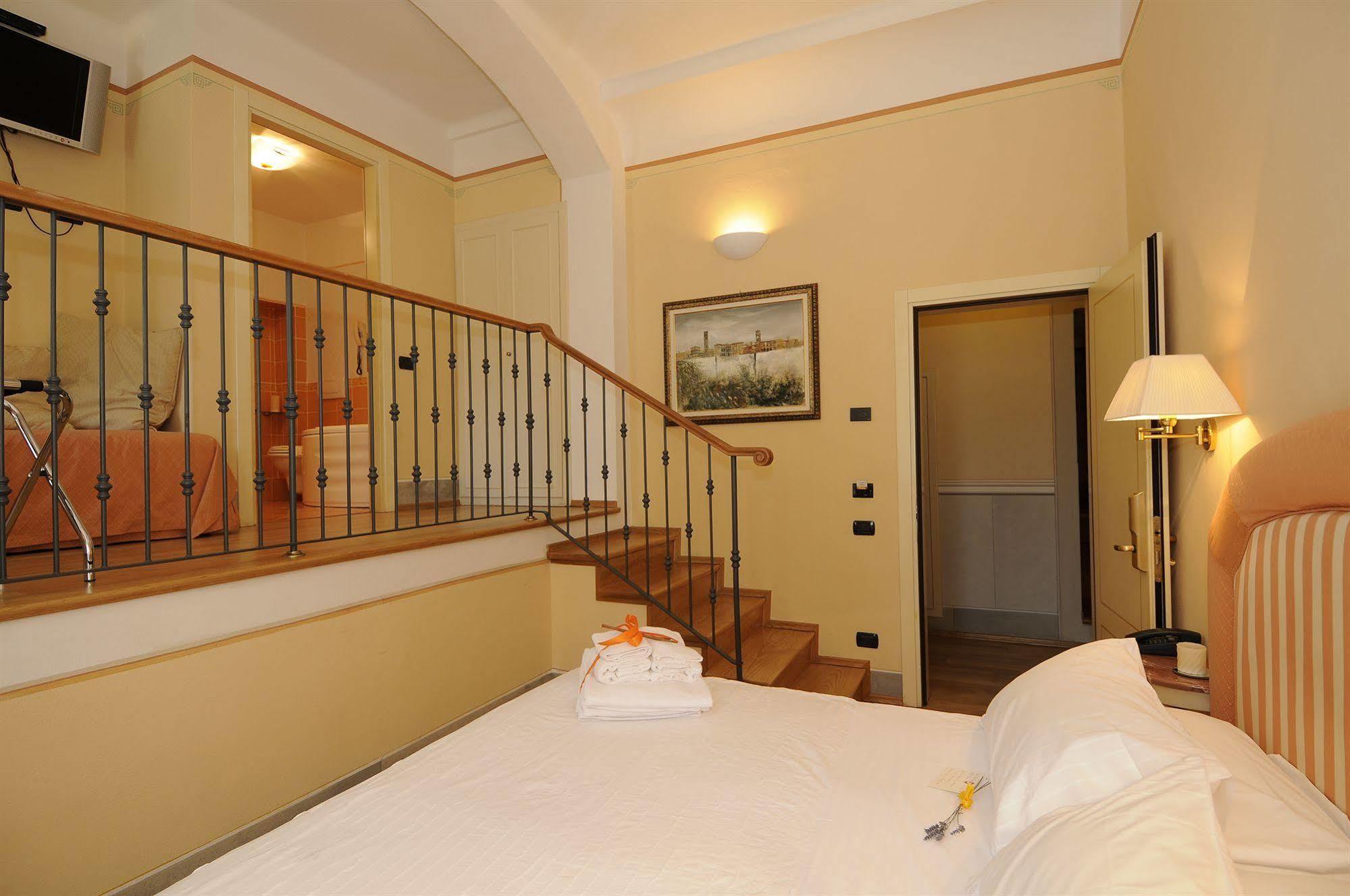 A Palazzo Busdraghi Residenza D'Epoca Bed & Breakfast Lucca Dış mekan fotoğraf